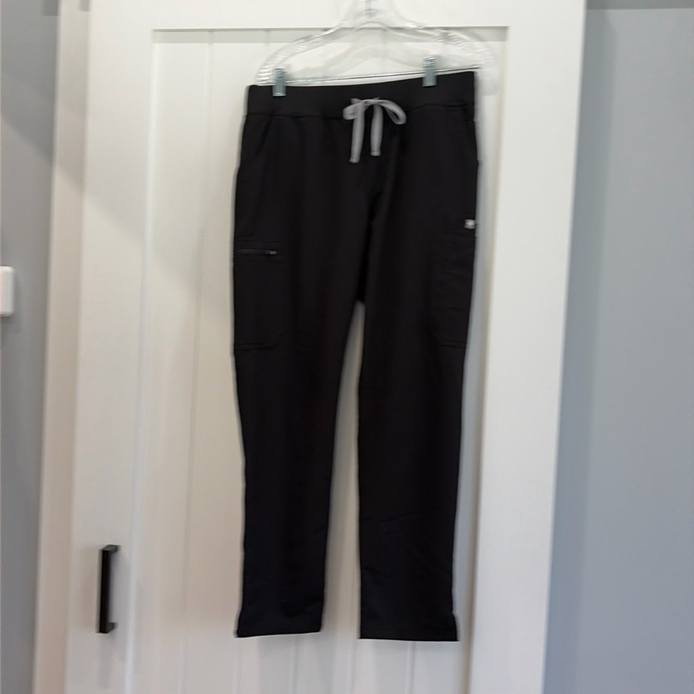 Black womens FIGS scrub pants, size Large inseam 30”